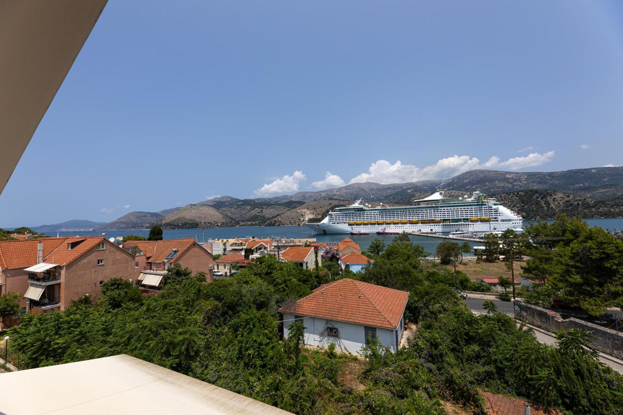 Domus City Apartment Argostoli  Esterno foto